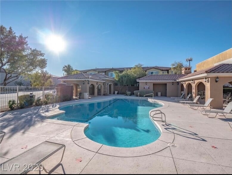 Building Photo - 8418 Classique Ave