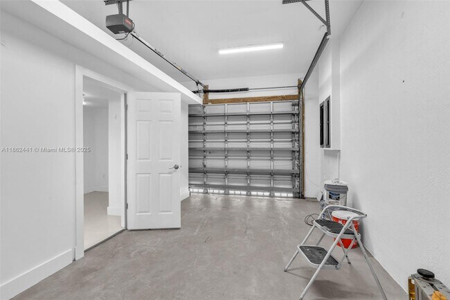 Building Photo - 6402 SW 93rd Pl