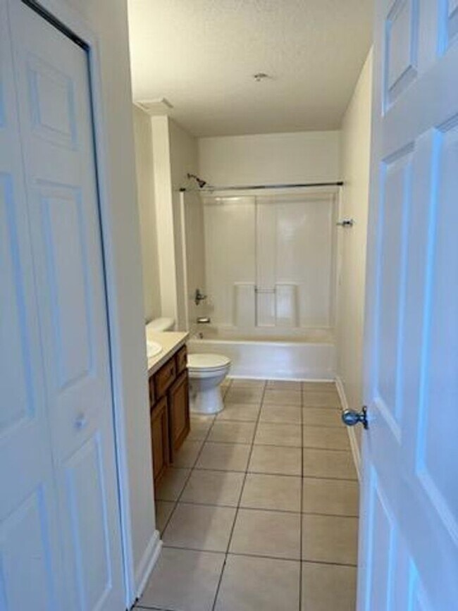 Building Photo - 6880 Skaff Ave