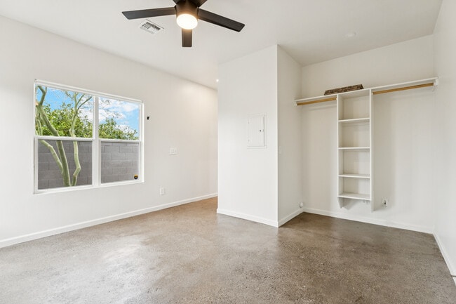 Building Photo - 1717 W Berridge Ln