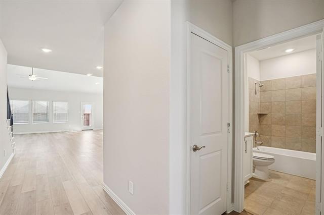 Building Photo - 411 Midnight Oak Dr