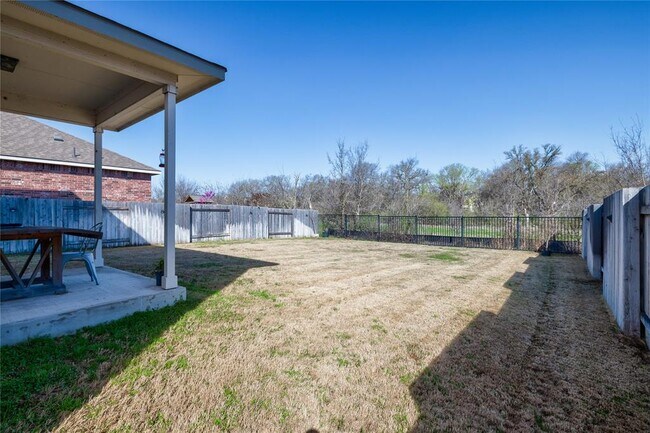 Building Photo - 5901 Scenic Lake Dr