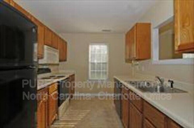 Building Photo - 1109 Ashford St