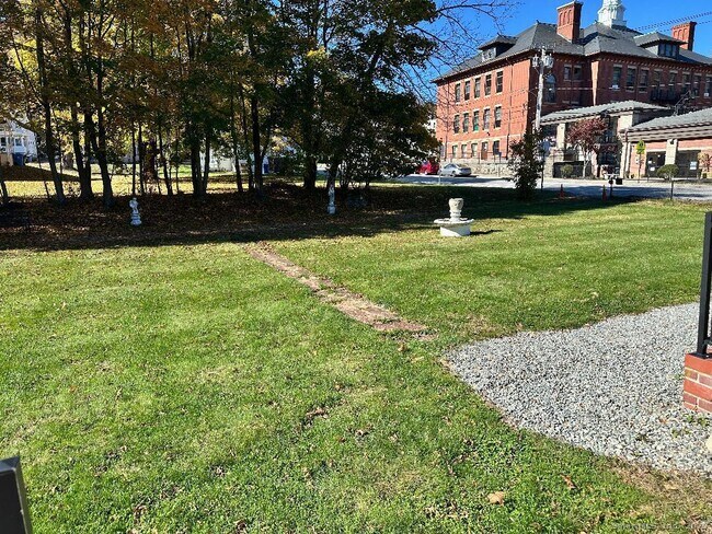 Building Photo - 79 S B St