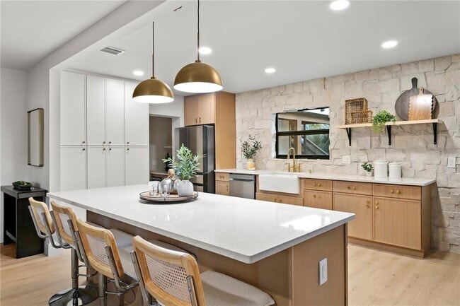 Building Photo - 4504 W Lamb Ave