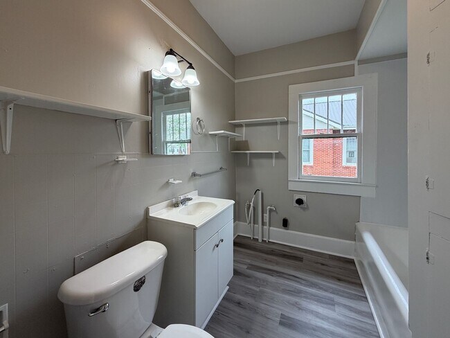 Building Photo - Historic Home in Batesville