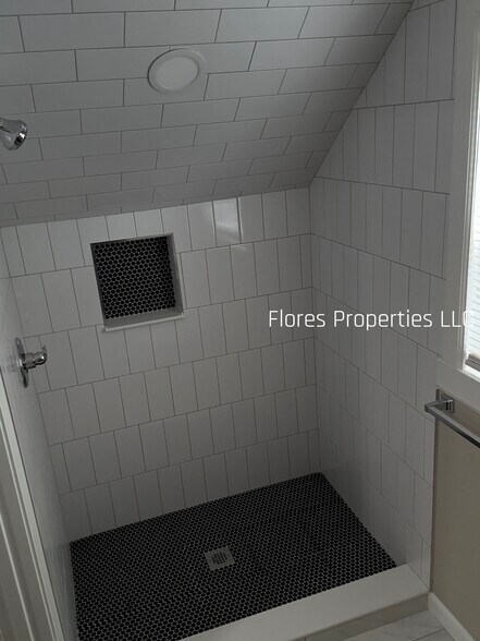 Building Photo - 1053 Oakland Park Ave