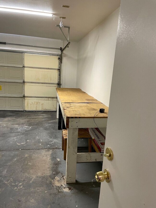 Building Photo - 2 bedroom 2 bath house near Desert Shores/ Available 4/1/2026