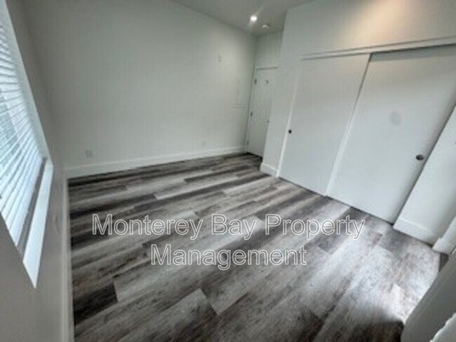 Building Photo - 3108 Seacrest Ave
