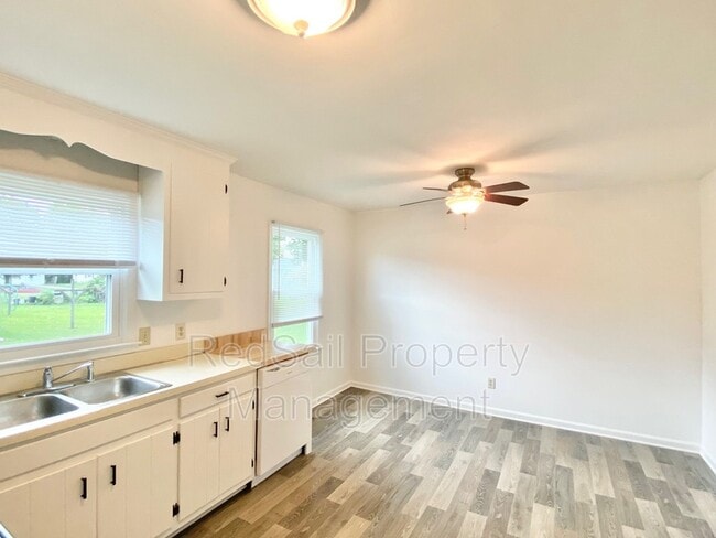 Building Photo - 180 Lori Cir