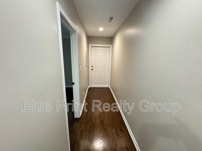 Building Photo - 5438 S Indiana Ave