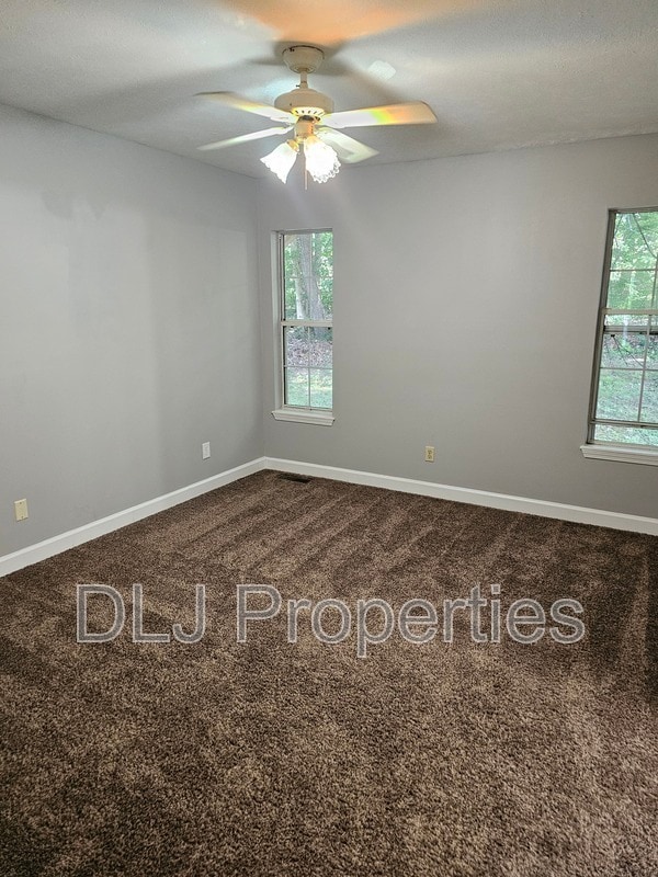 Building Photo - 546 Betty Lou Dr