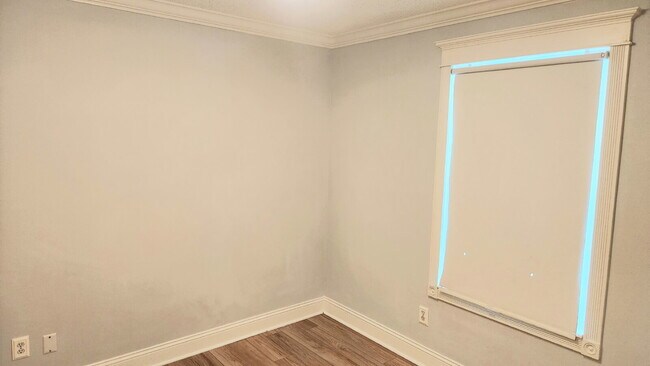 Building Photo - "Charming 3-Bed Oasis with 2.5 Baths on Carrington Court!"