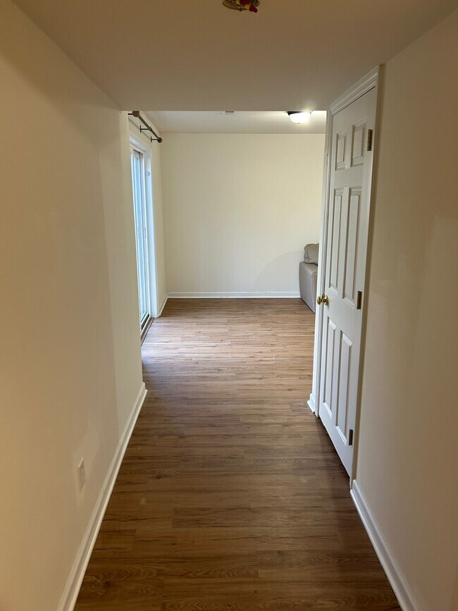 Building Photo - 538 Springhurst Pkwy