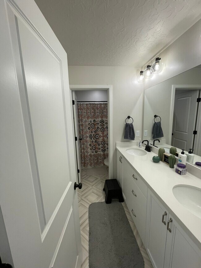 Building Photo - 12842 S Quail Lake Dr