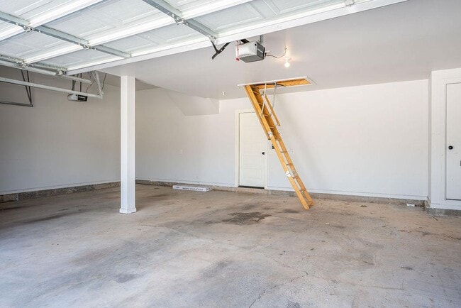 Building Photo - 800 Firefork Ave