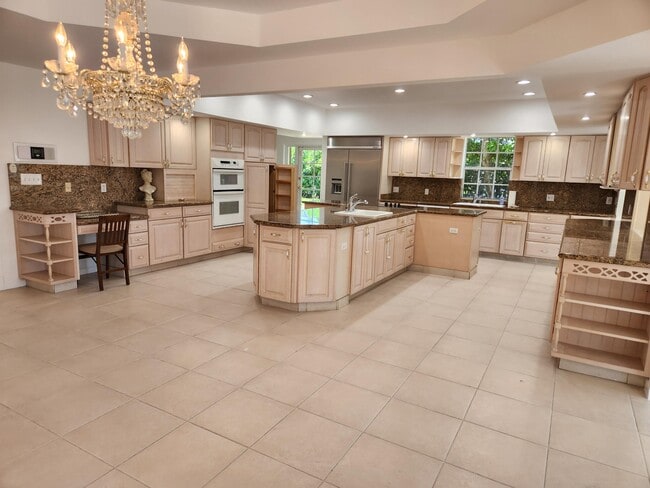Building Photo - 17885 Fieldbrook Cir E