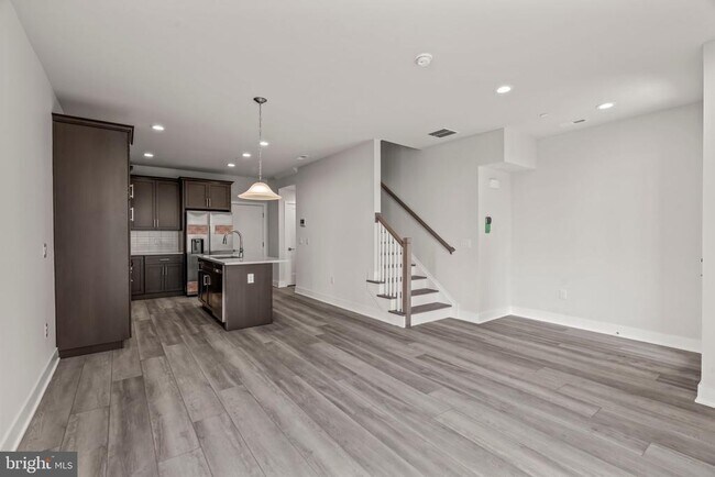 Building Photo - 701 Brewster Aly