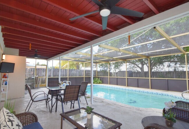 Building Photo - 609 S Crescent Dr