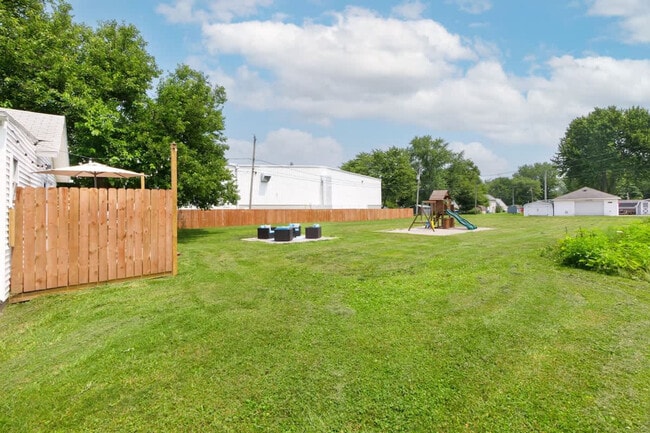 Building Photo - 415 Short St