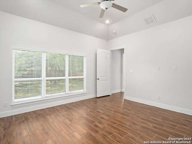 Building Photo - 530 Carriage House