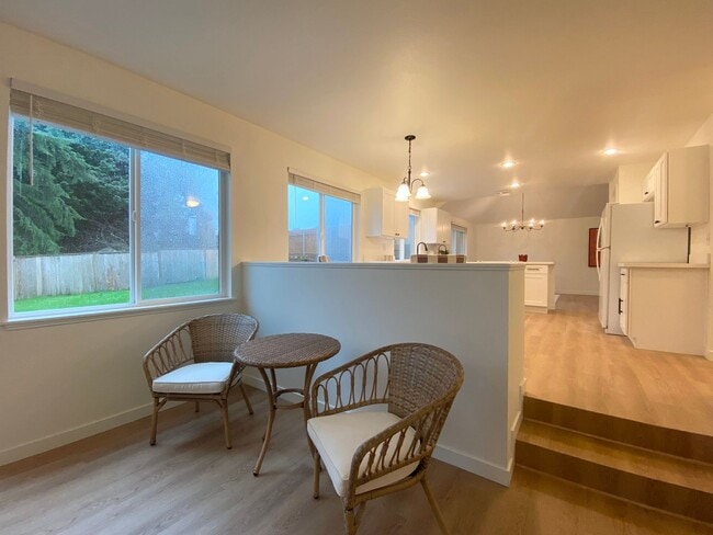 Building Photo - FULLY UPDATED Auburn home near Thomas Jefferson HS