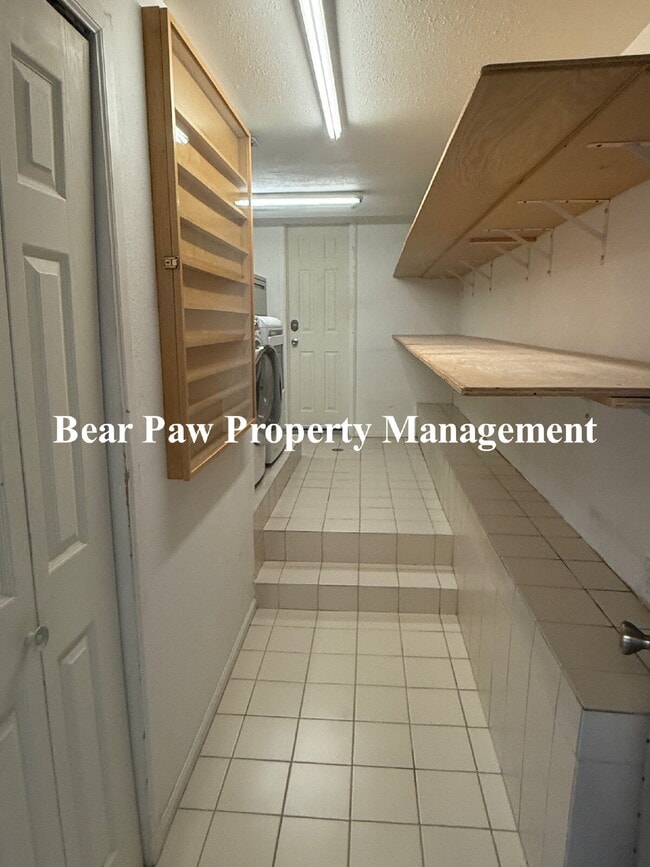 Building Photo - Views for Miles!!