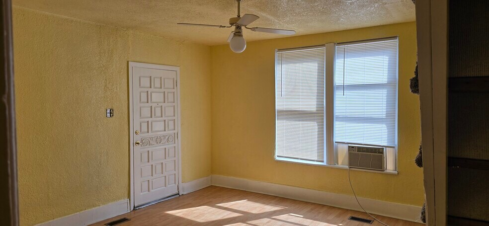 Front Room - 534 Windsor St E