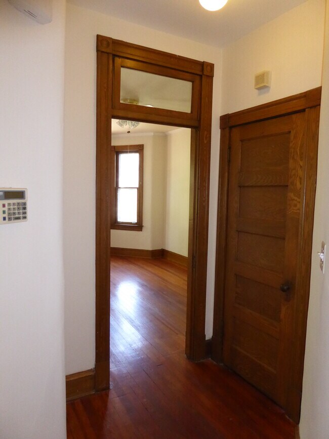 Building Photo - 218 9th St NE