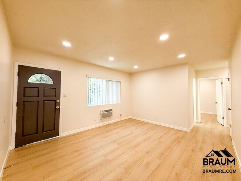 Building Photo - 2043 S Bedford St