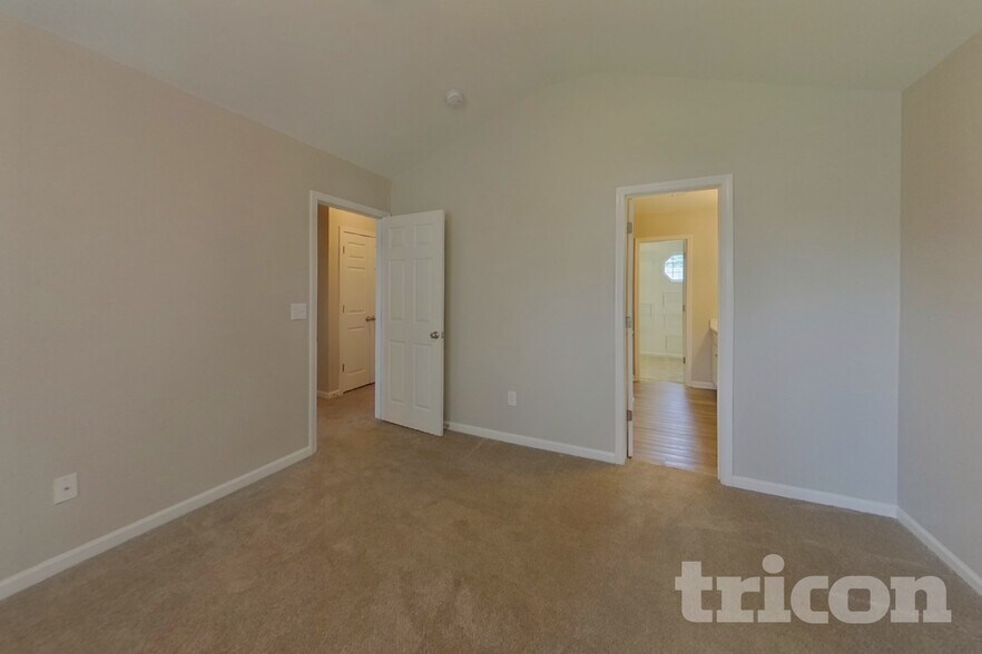 Building Photo - 9514 Parkridge Dr