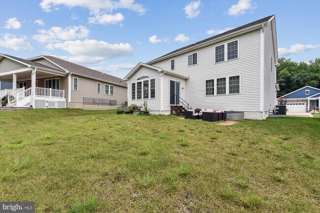 Building Photo - 657 Peace Chance Dr