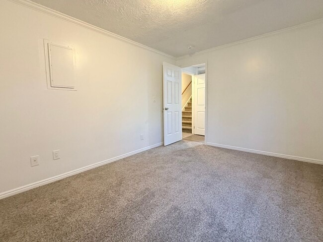 Building Photo - Newly Updated 4-Bedroom Home in Sandy!