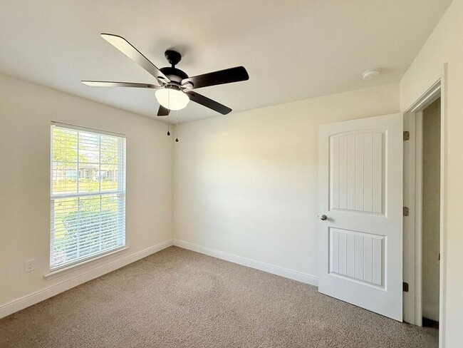 Building Photo - 3825 Runner Stone Dr