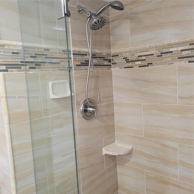 Building Photo - 1811 Sabal Palm Dr