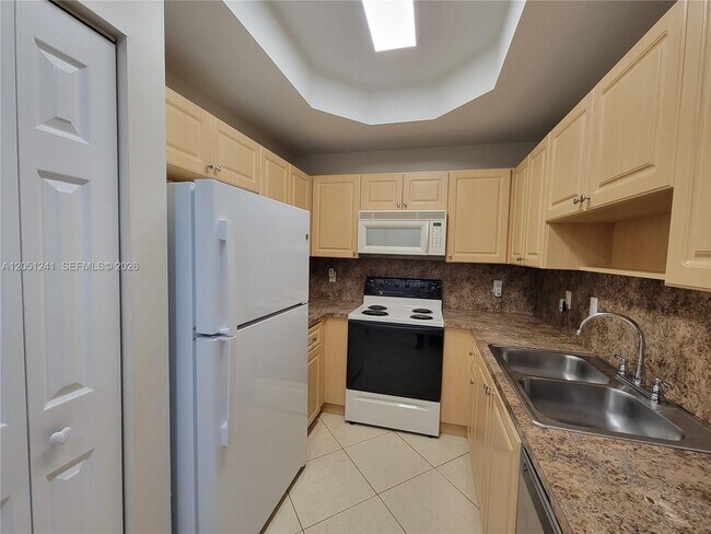 Building Photo - 2335 Mariner Ct