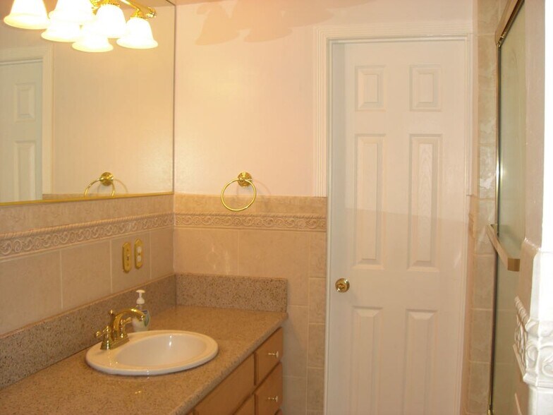 Primary Photo - 4633 Pepperwood Ave
