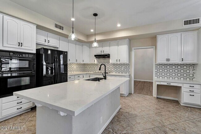 Building Photo - 6132 W Morrow Dr