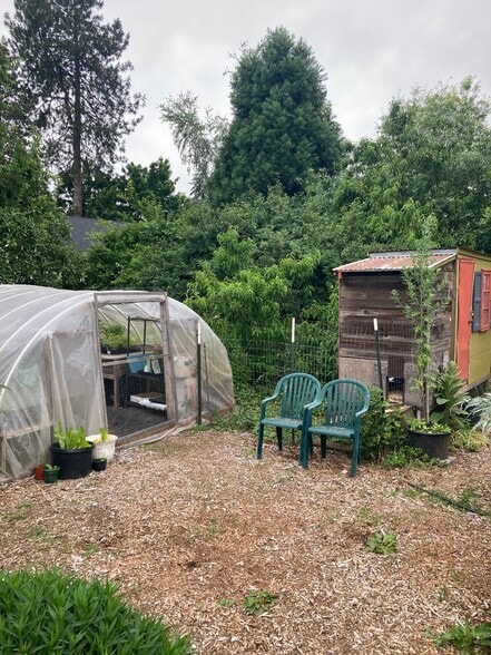 Green house - 5310 SE Schiller Street