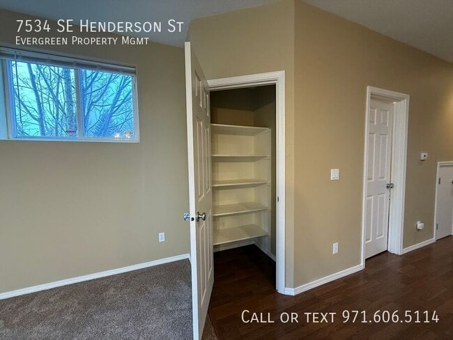 Building Photo - 7534 SE Henderson St