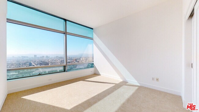 Building Photo - 900 W Olympic Blvd