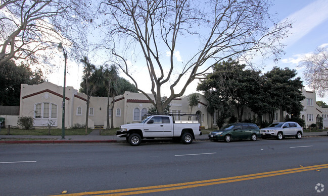 Neptune Courts - Neptune Court Apartments