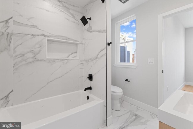 Building Photo - 713 S 58th St