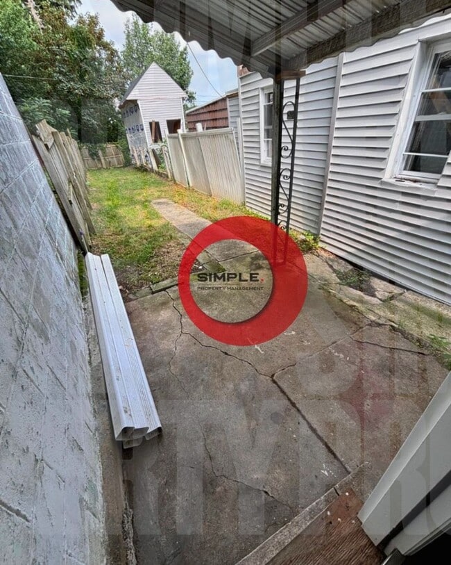 Building Photo - Cozy 3 bedroom 1 bath house