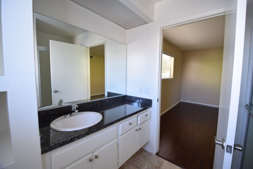 Building Photo - 12352 Burbank Blvd