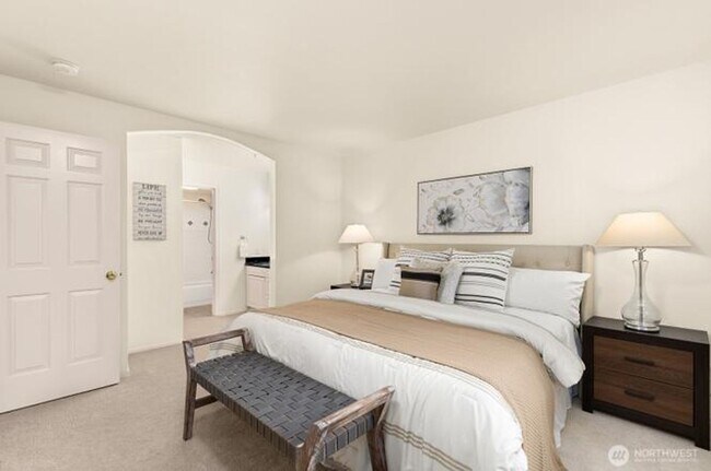 Building Photo - Beautiful 3 Bedroom 2 Bath Condo Newport Way Issaquah