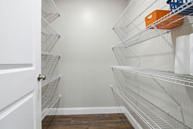 Building Photo - 810 Carson St