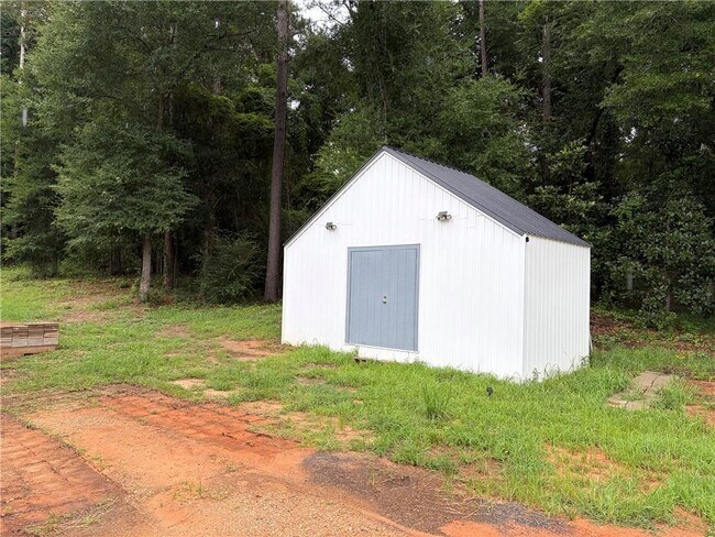 Building Photo - 1300 Snow Rd N