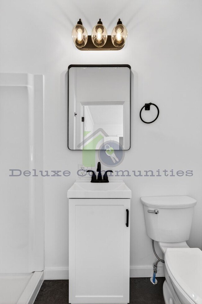 Building Photo - 851 Worden St SE