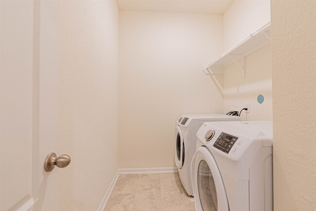 Building Photo - 2114 Damasi Ln